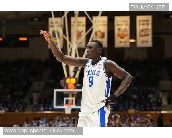 太阳主帅称马卢阿奇设立新标杆期待他持续高水平表现 太阳主帅称马卢阿奇设立新标杆期待他持续高水平表现