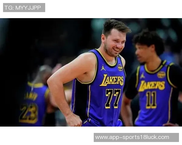 里夫斯分析詹姆斯如何利用东契奇被包夹后的4打3优势进行进攻 里夫斯分析詹姆斯如何利用东契奇被包夹后的4打3优势进行进攻